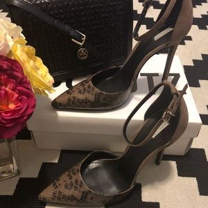 🌸Brand New🌸 SCHUTZ Leather Snake Skin Pump